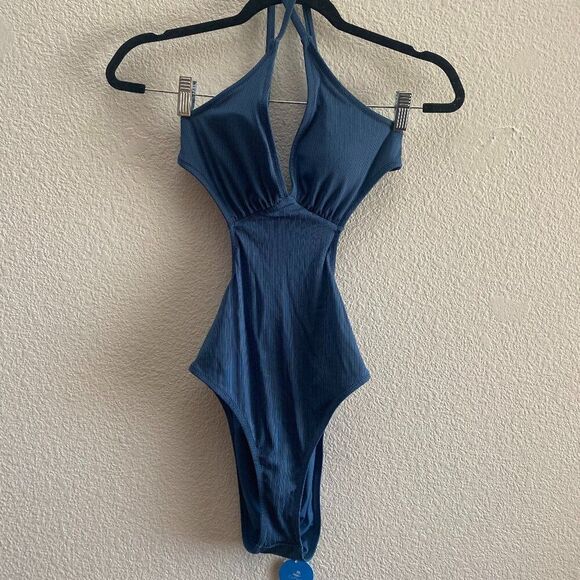 Cupshe Cut-Out Swimsuit One-Piece Blue Color Size Medium NWT Fit And Comfort - Picture 1 of 4